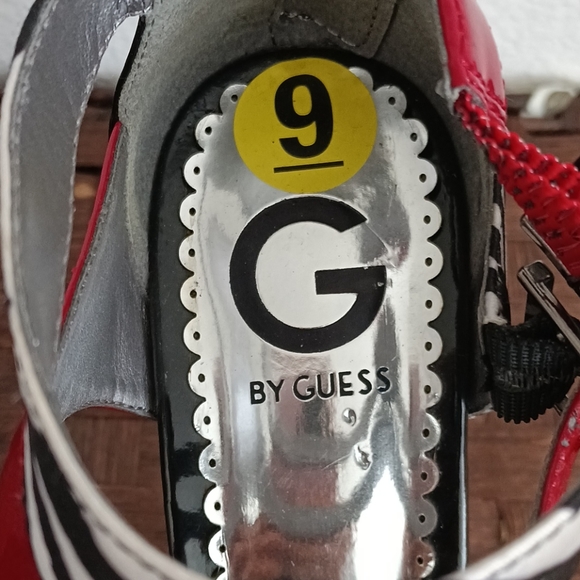 Guess Zebra and red platforms - Picture 7 of 9